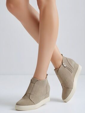 Mia hidden wedge Christi micro‎ suede booties perforated platform size 9.5